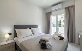 Neaira City Apartment Near The Beach